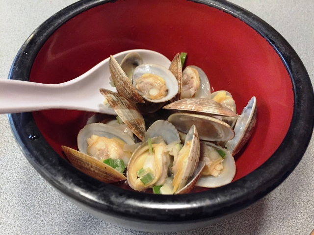 あさりの砂抜き｜失敗しない方法とコツ6選（3％食塩水・時間の目安つき）