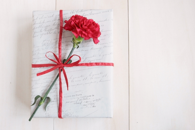 【高校入学祝い】甥に喜ばれるプレゼント6選！金額相場と渡す時期