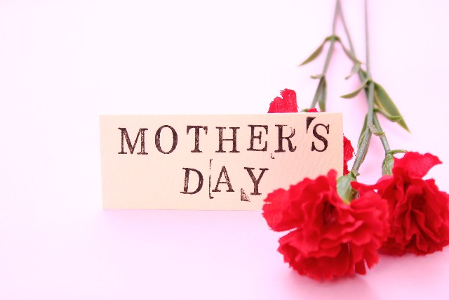 母の日 プレゼント 何あげる？花＋αで喜ばれるギフトとメッセージのコツ